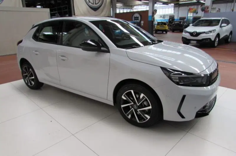 Opel Corsa nuova a Milano (2)