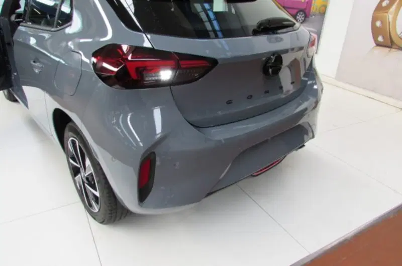 Opel Corsa nuova a Milano (15)