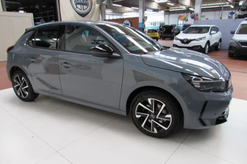 Opel Corsa nuova a Milano (2)
