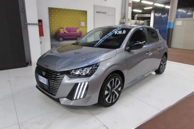 Peugeot 208 nuova a Milano