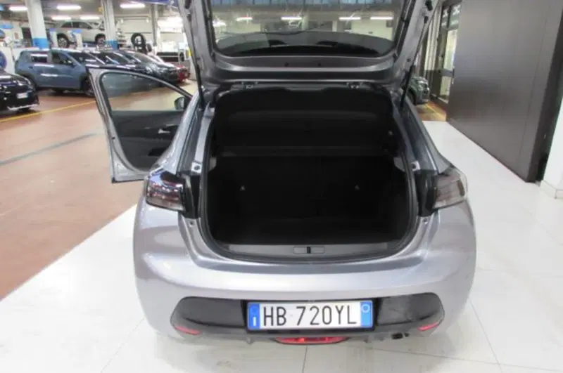 Peugeot 208 nuova a Milano (13)