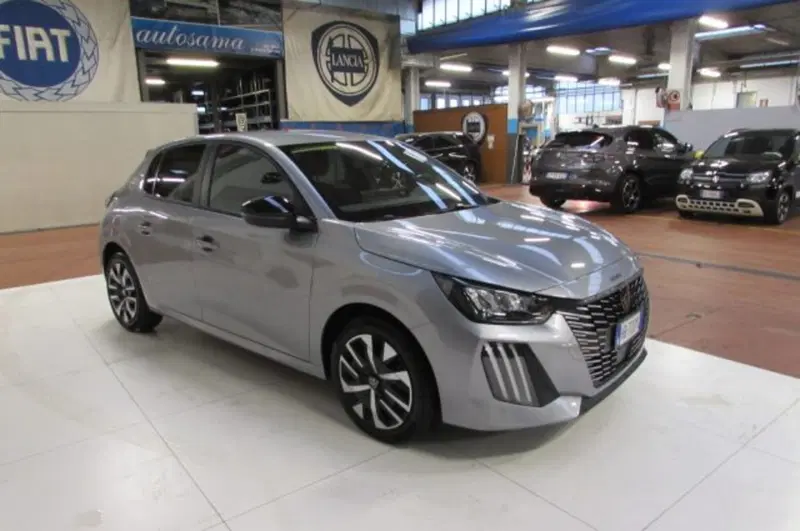 Peugeot 208 nuova a Milano (2)
