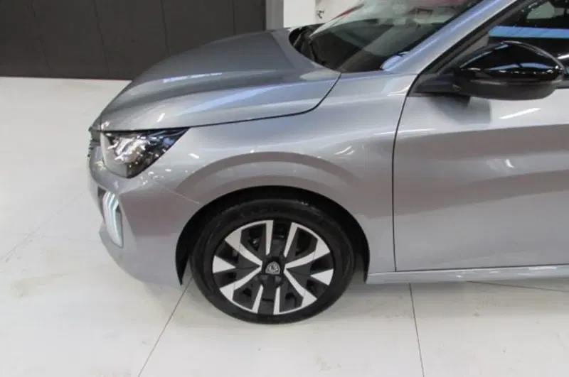 Peugeot 208 nuova a Milano (5)