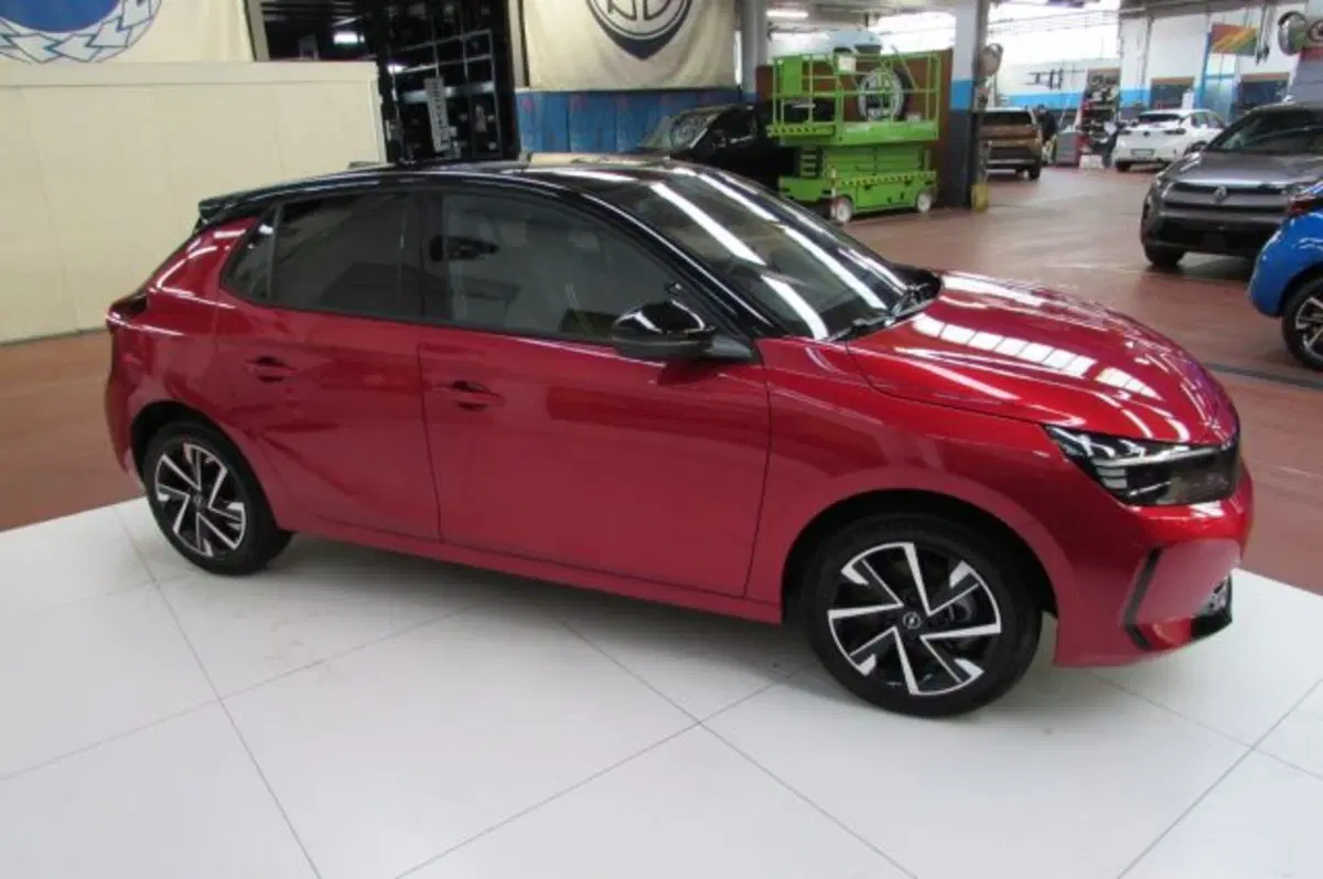 Opel Corsa nuova a Milano (3)