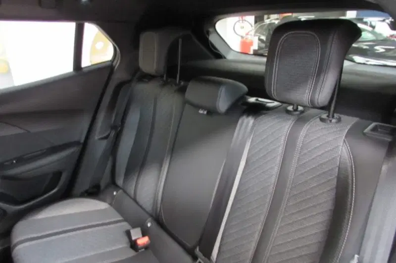Peugeot 2008 usata a Milano (13)