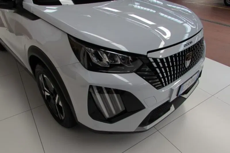Peugeot 2008 usata a Milano (17)