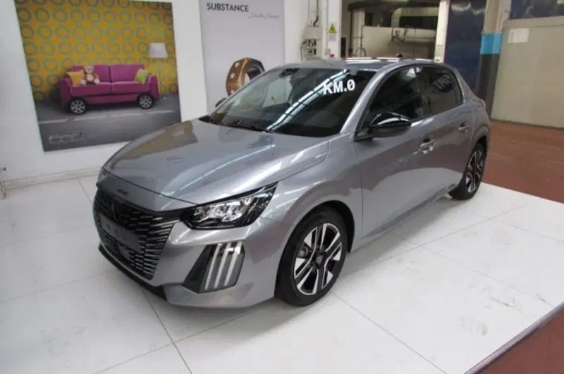 Peugeot 208 nuova a Milano