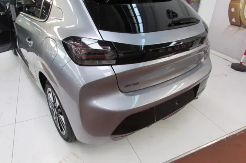 Peugeot 208 nuova a Milano (16)