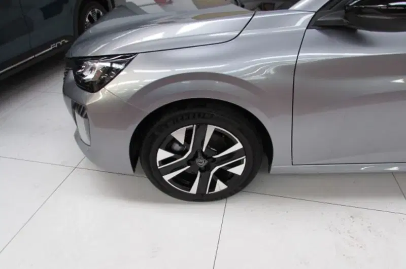 Peugeot 208 nuova a Milano (5)