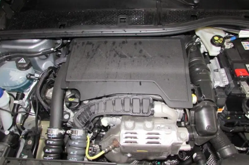 Peugeot 208 nuova a Milano (17)