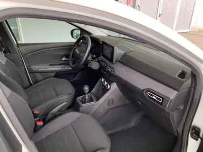 Dacia Jogger Jogger 1.0 TCe 110 CV 7 posti Extreme del 2023 usata a Muggia