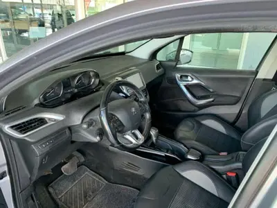 Peugeot 2008 Turbo 110 EAT6 S&amp;S Allure del 2017 usata a Muggia