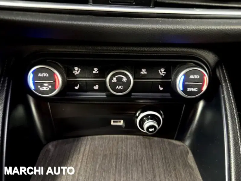 Alfa Romeo Stelvio usata a Perugia (19)