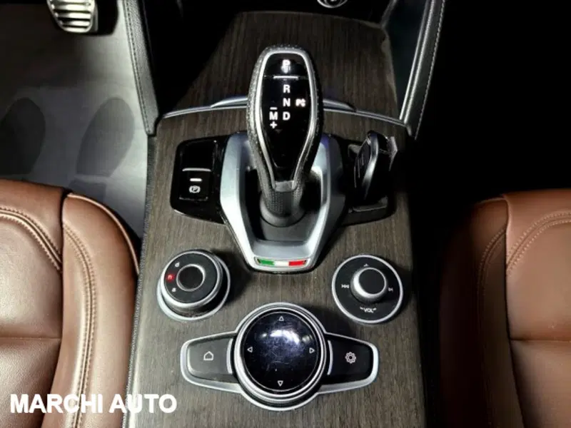 Alfa Romeo Stelvio usata a Perugia (20)