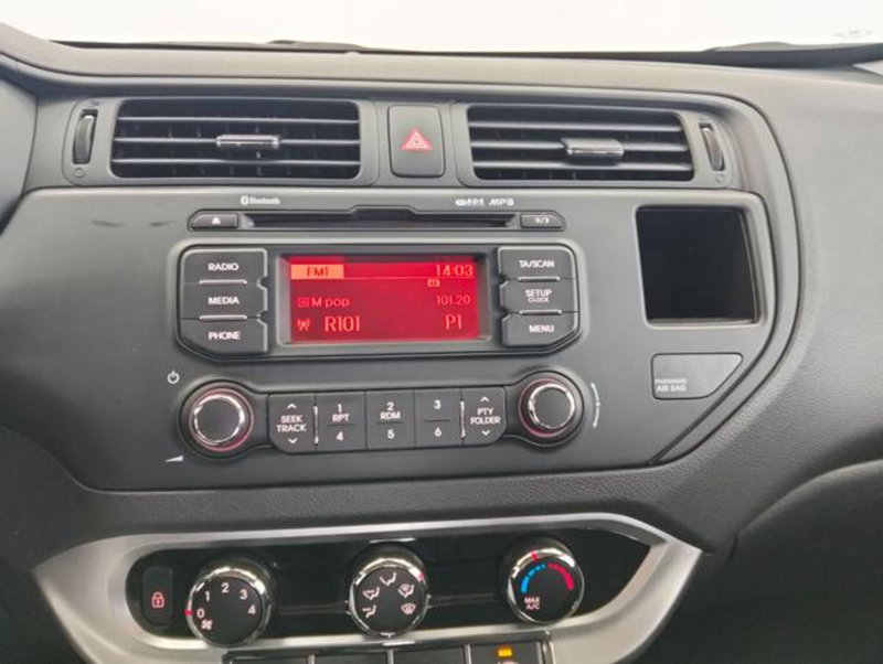 Kia Rio usata a Como (13)