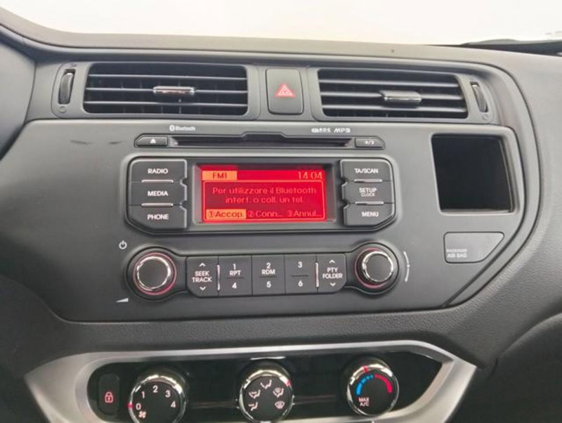 Kia Rio usata a Como (14)