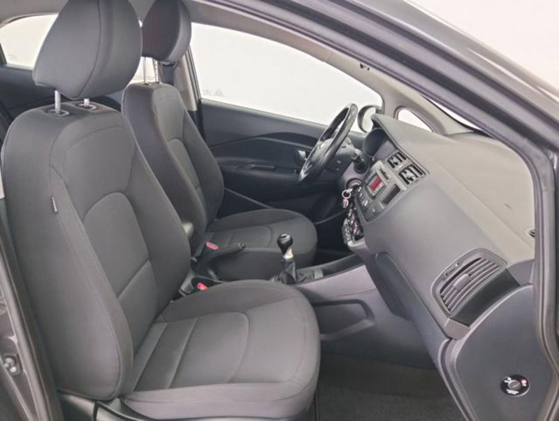 Kia Rio usata a Como (3)