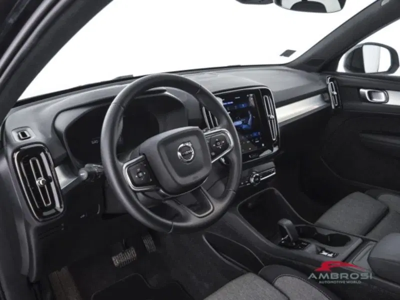 Volvo XC40 usata a Perugia (8)