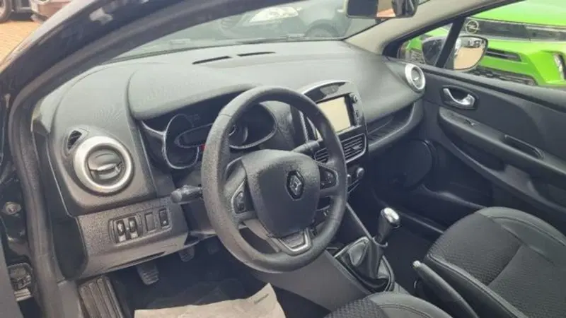 Renault Clio usata a Savona (15)