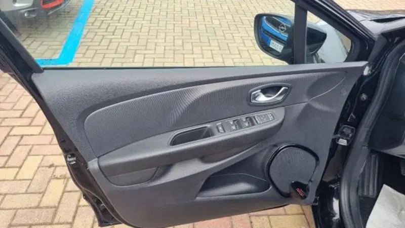 Renault Clio usata a Savona (20)