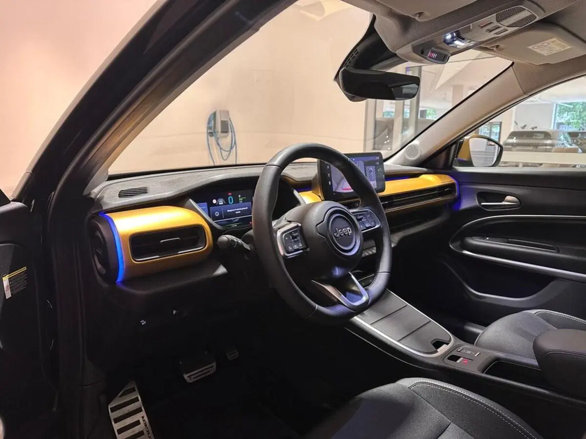 Jeep Avenger usata a Varese (11)