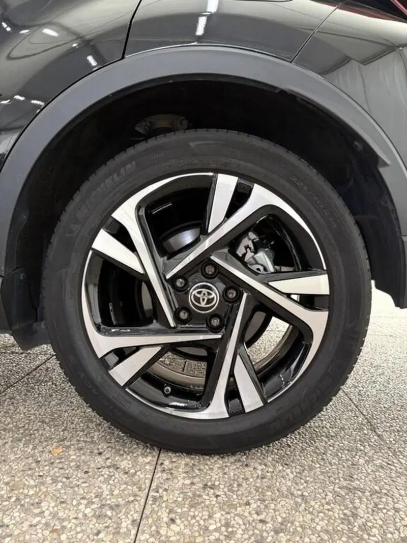 Toyota Toyota C-HR usata a Monza e Brianza (15)
