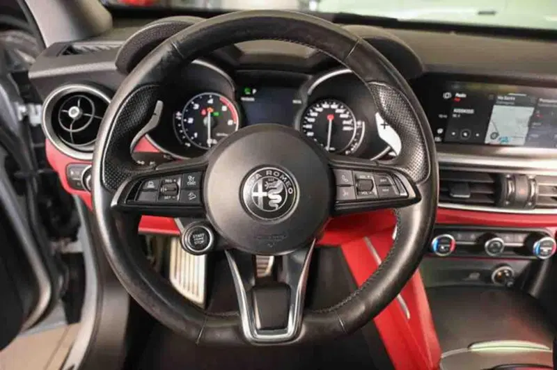 Alfa Romeo Stelvio usata a Torino (10)