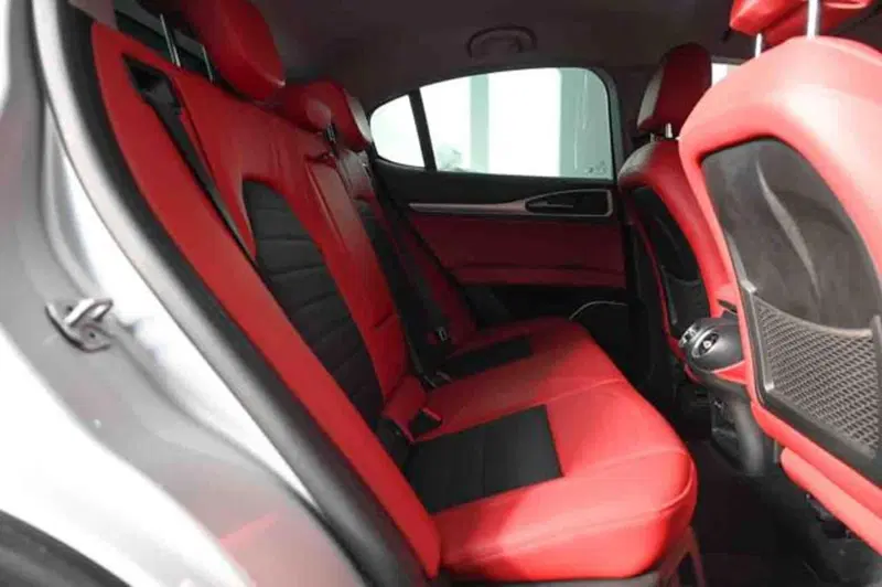 Alfa Romeo Stelvio usata a Torino (12)