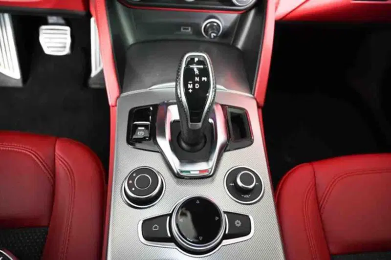Alfa Romeo Stelvio usata a Torino (14)