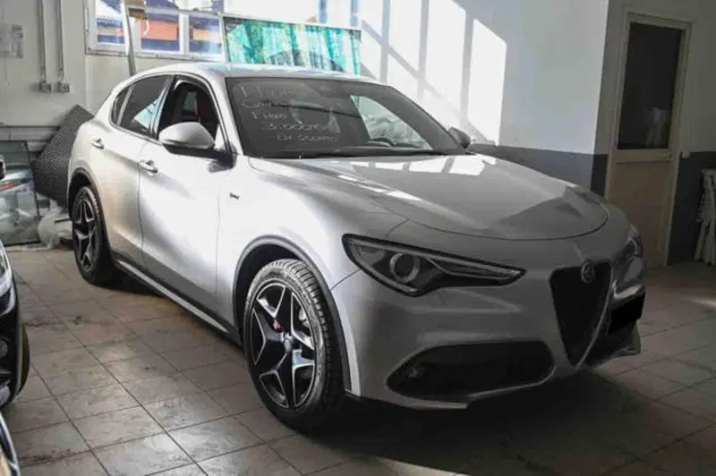 Alfa Romeo Stelvio usata a Torino (3)