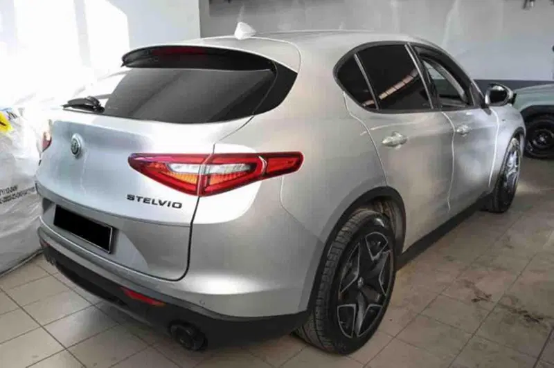 Alfa Romeo Stelvio usata a Torino (4)