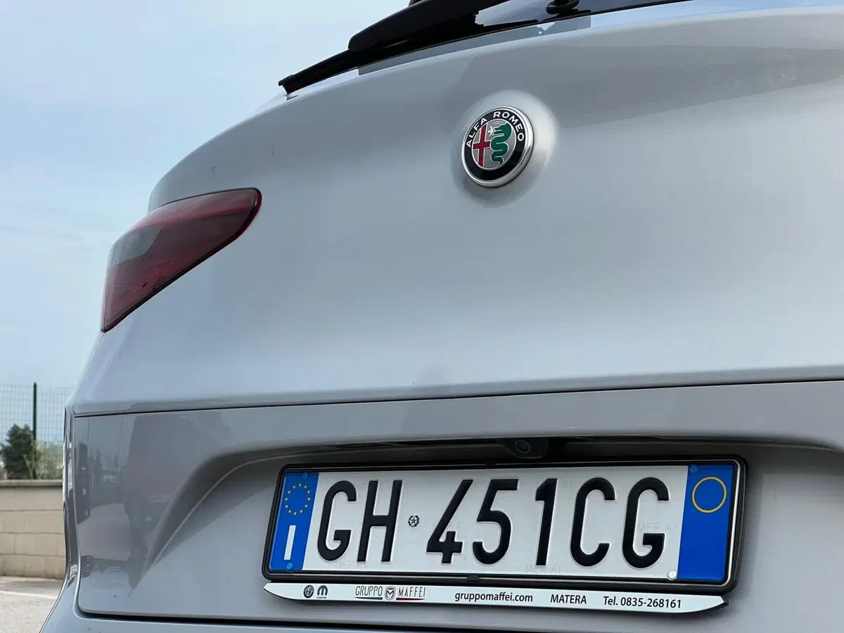 Alfa Romeo Stelvio usata a Matera (10)