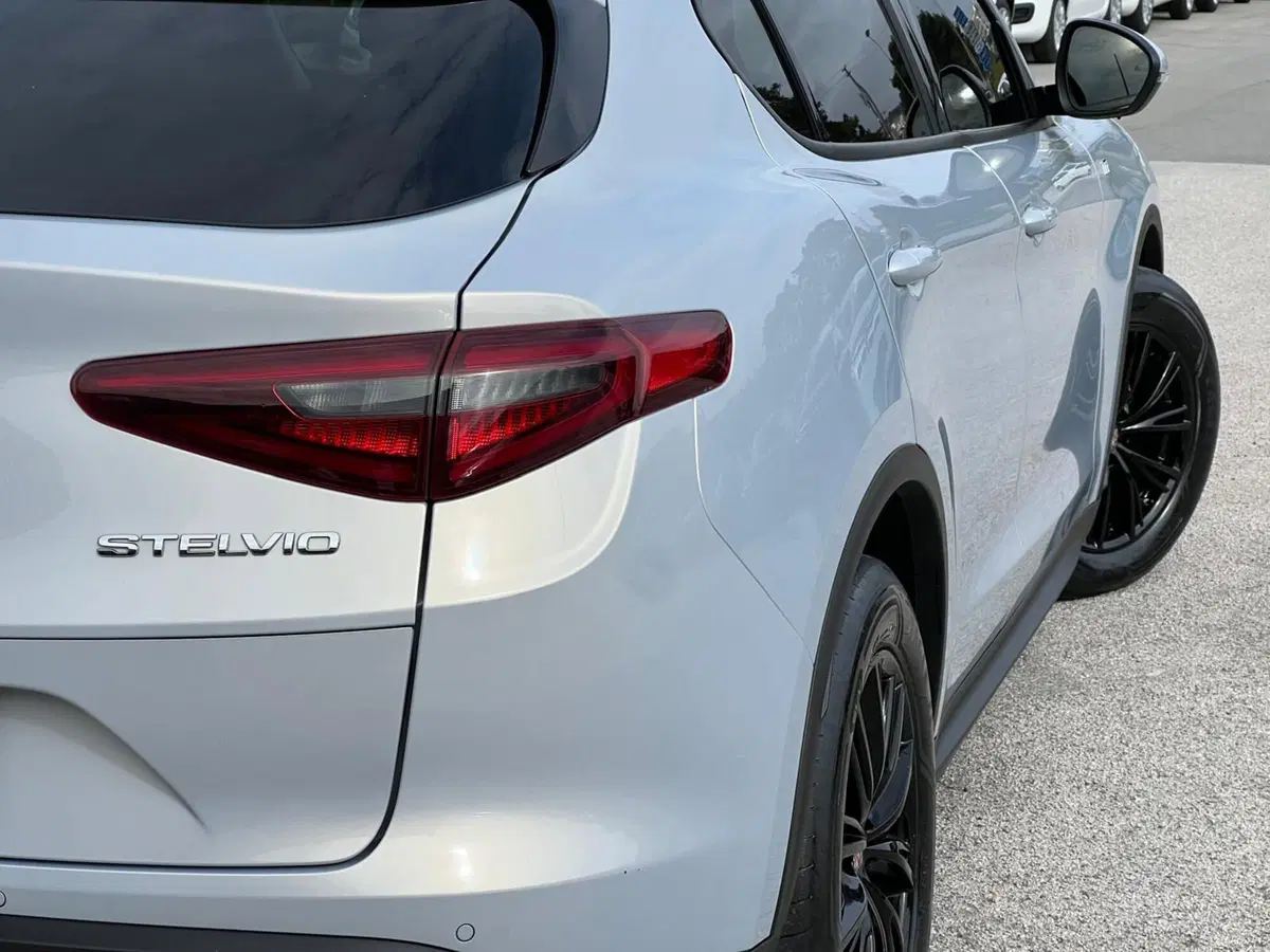 Alfa Romeo Stelvio usata a Matera (13)