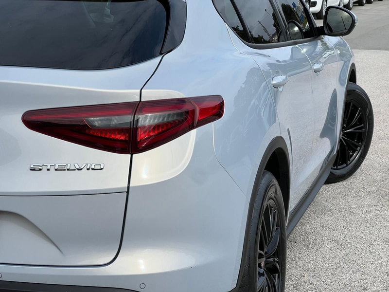 Alfa Romeo Stelvio usata a Matera (13)