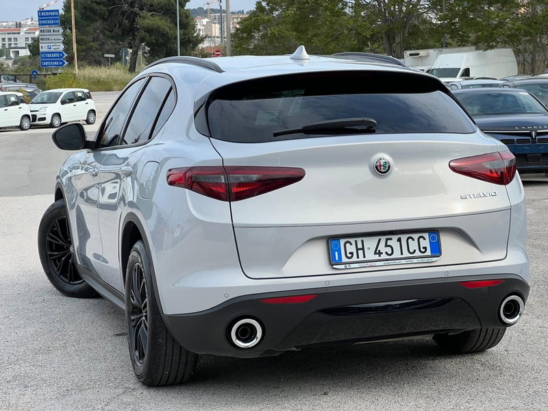 Alfa Romeo Stelvio usata a Matera (14)