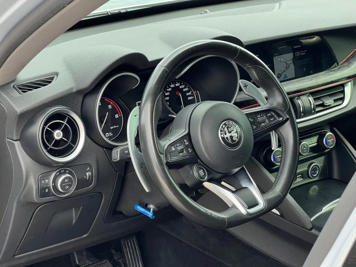 Alfa Romeo Stelvio usata a Matera (18)