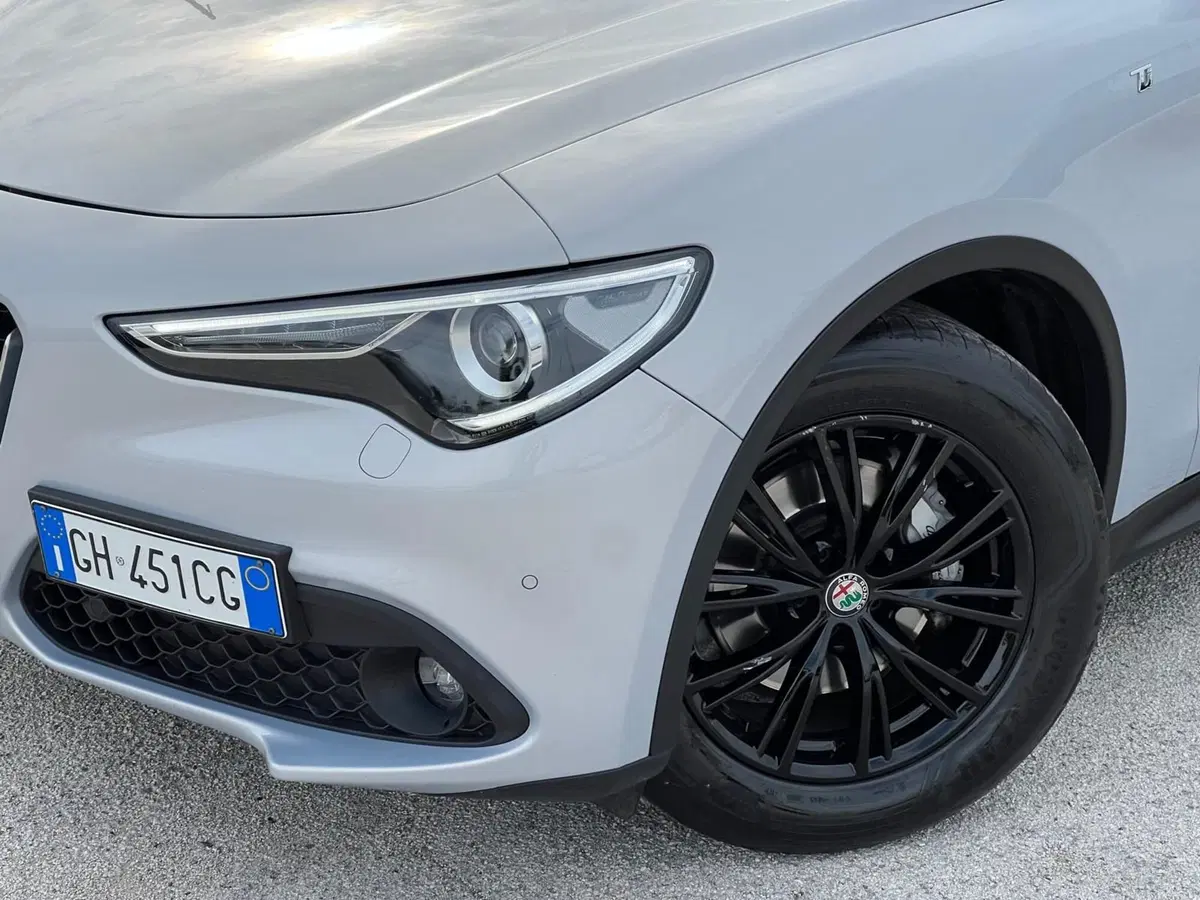 Alfa Romeo Stelvio usata a Matera (2)