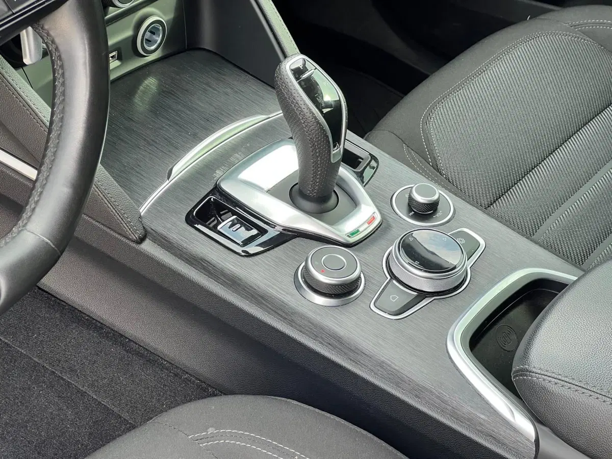Alfa Romeo Stelvio usata a Matera (20)