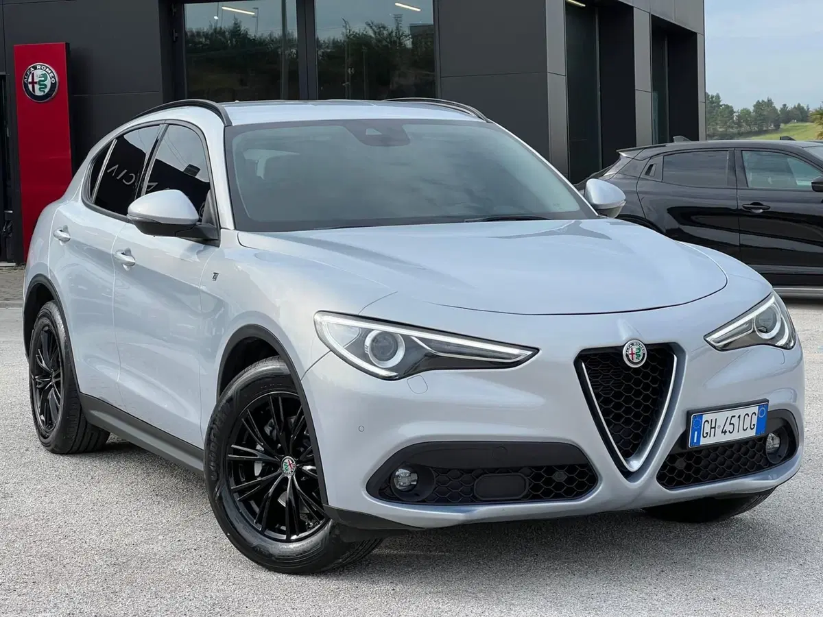 Alfa Romeo Stelvio usata a Matera (6)