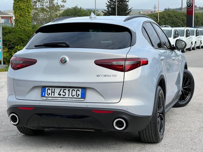 Alfa Romeo Stelvio usata a Matera (7)