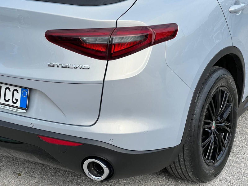Alfa Romeo Stelvio usata a Matera (9)