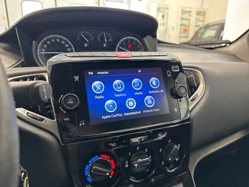 Lancia Ypsilon usata a Prato (14)