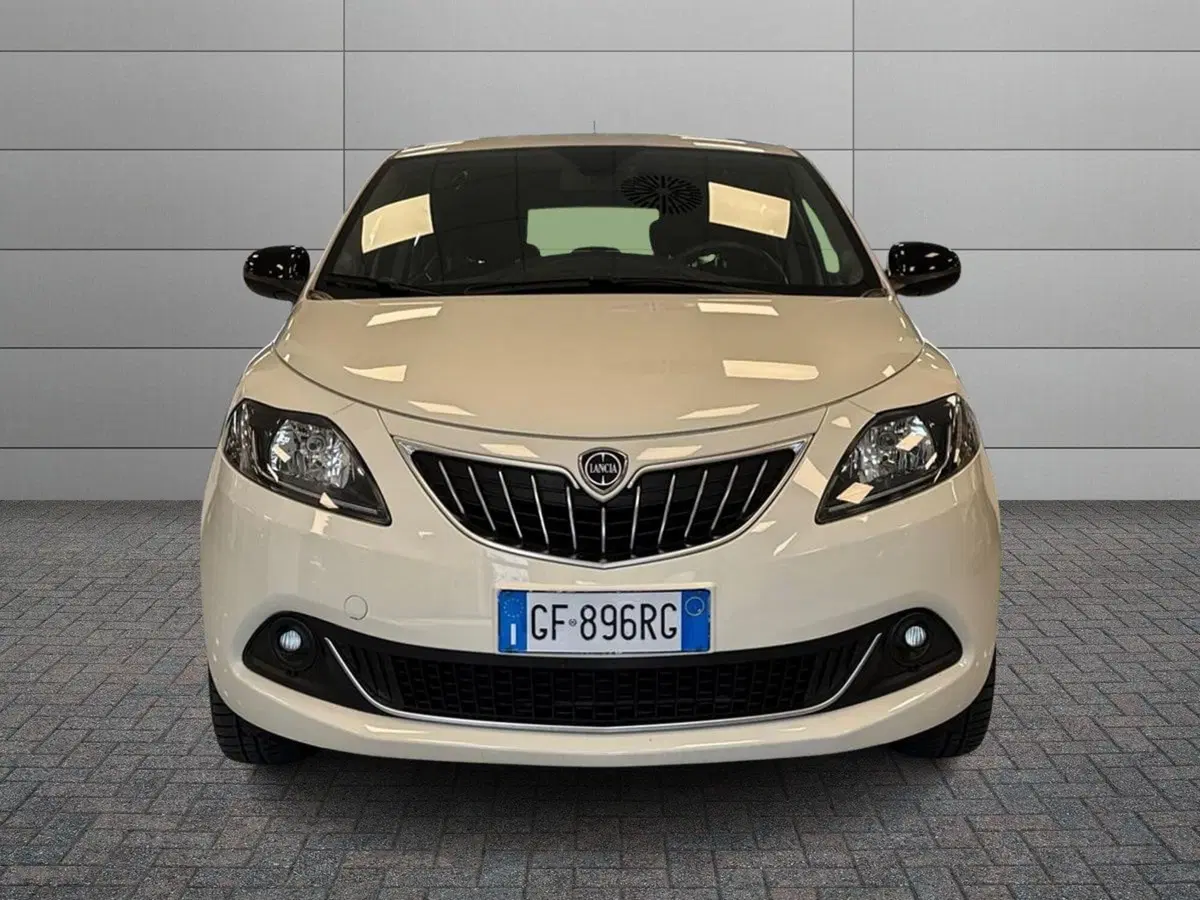 Lancia Ypsilon usata a Prato (3)