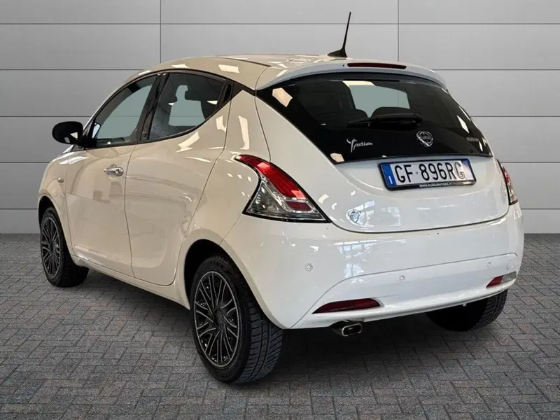 Lancia Ypsilon usata a Prato (5)
