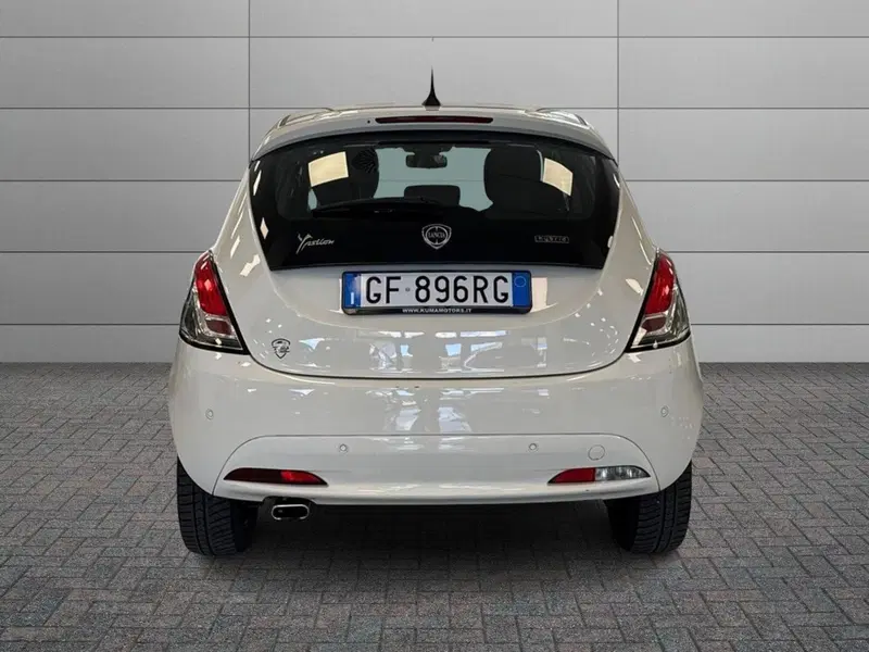 Lancia Ypsilon usata a Prato (6)
