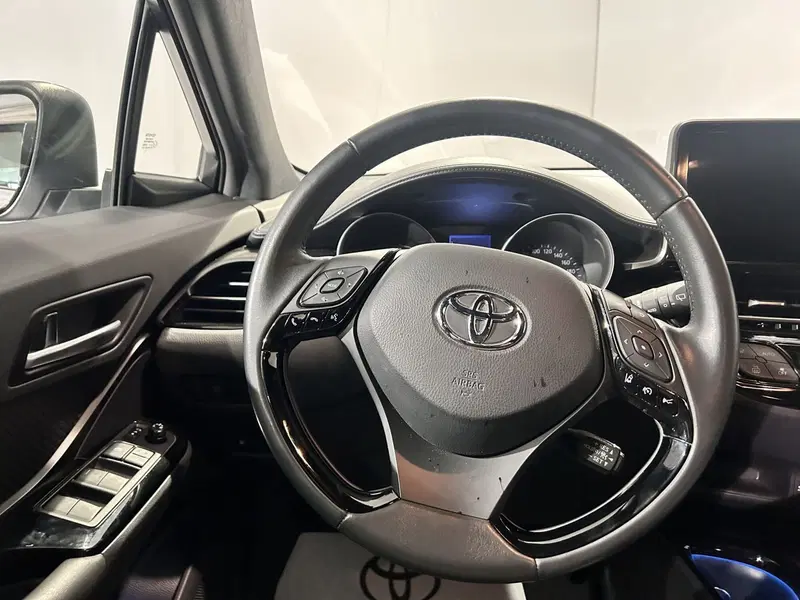 Toyota Toyota C-HR usata a Milano (10)