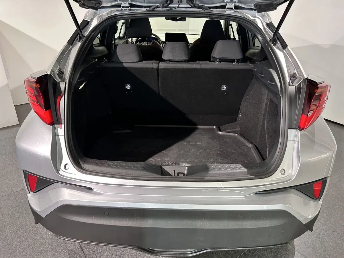 Toyota Toyota C-HR usata a Milano (11)