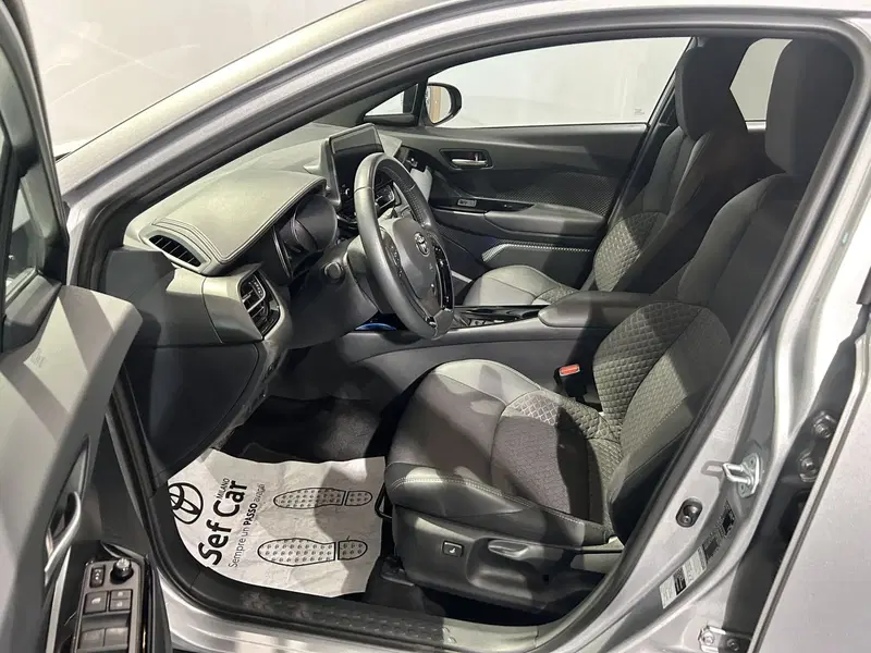Toyota Toyota C-HR usata a Milano (12)