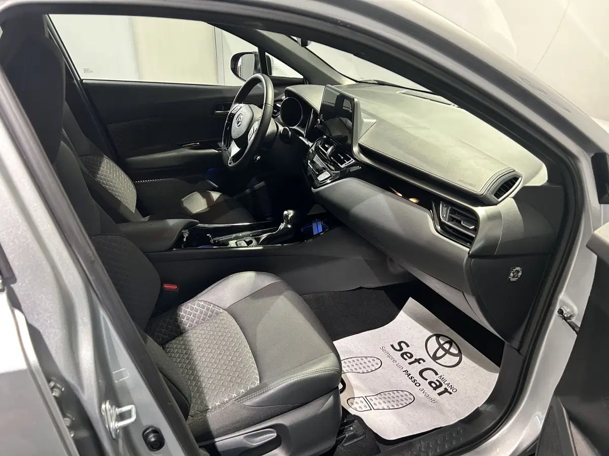 Toyota Toyota C-HR usata a Milano (6)
