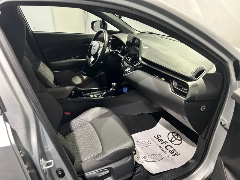 Toyota Toyota C-HR usata a Milano (6)
